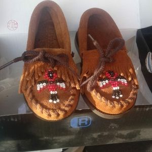 Minnetonka moccasin kids beaded 7 shoes